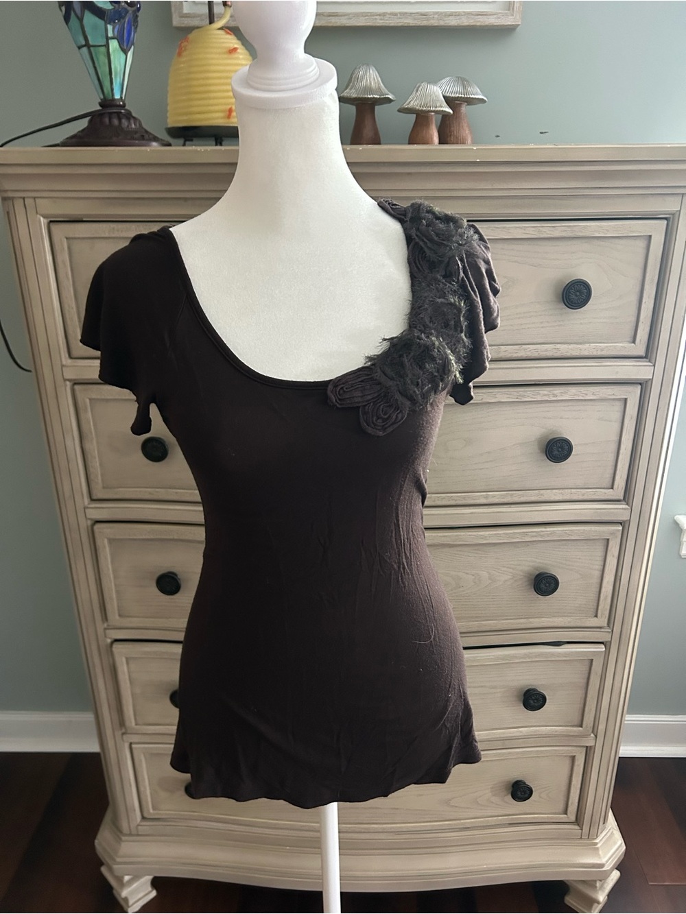 Wrapper Brown Short Sleeve Scoop Neck Top with Shoulder Floral Detail